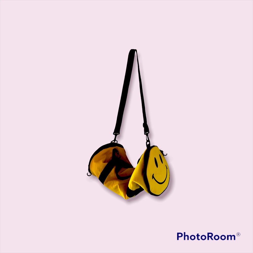 CHINATOWN MARKET SMILEY DUFFLE